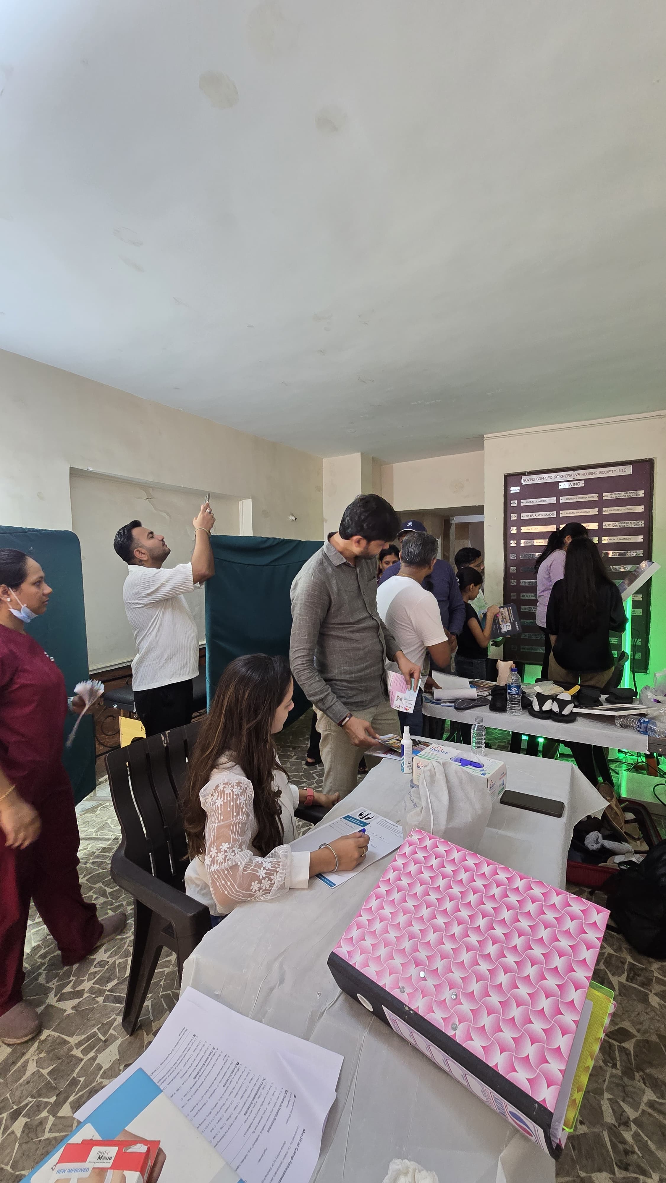 Therapist treating attendee at the MG Complex physiotherapy camp